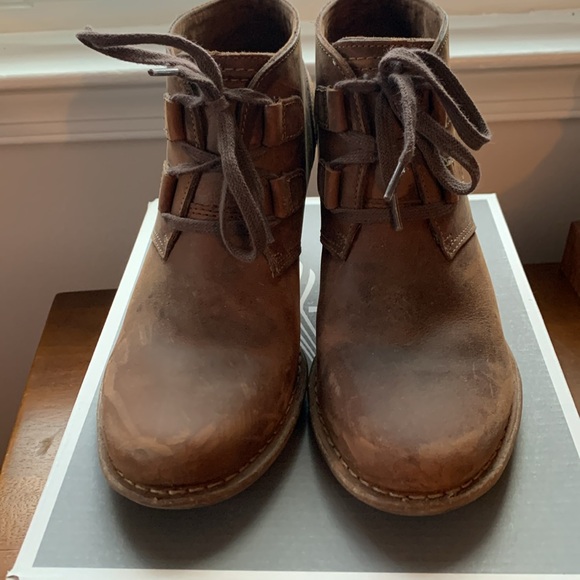 Clarks artisan brown leather boot. lace up - Picture 2 of 8